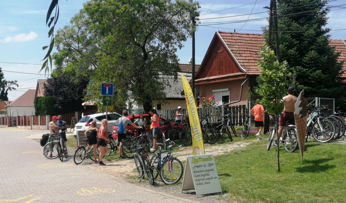 Különleges romantikus húsvéti összeállítás szingliknek, nem szingliknek és családosoknak egyaránt. Székesfehérvár, Velencei-tó és a Love Szobor is az úti célok között.