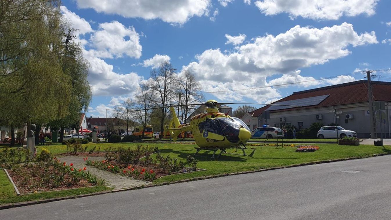 Mentőhelikopter érkezett a motorosbalesetben megsérült apához és lányához