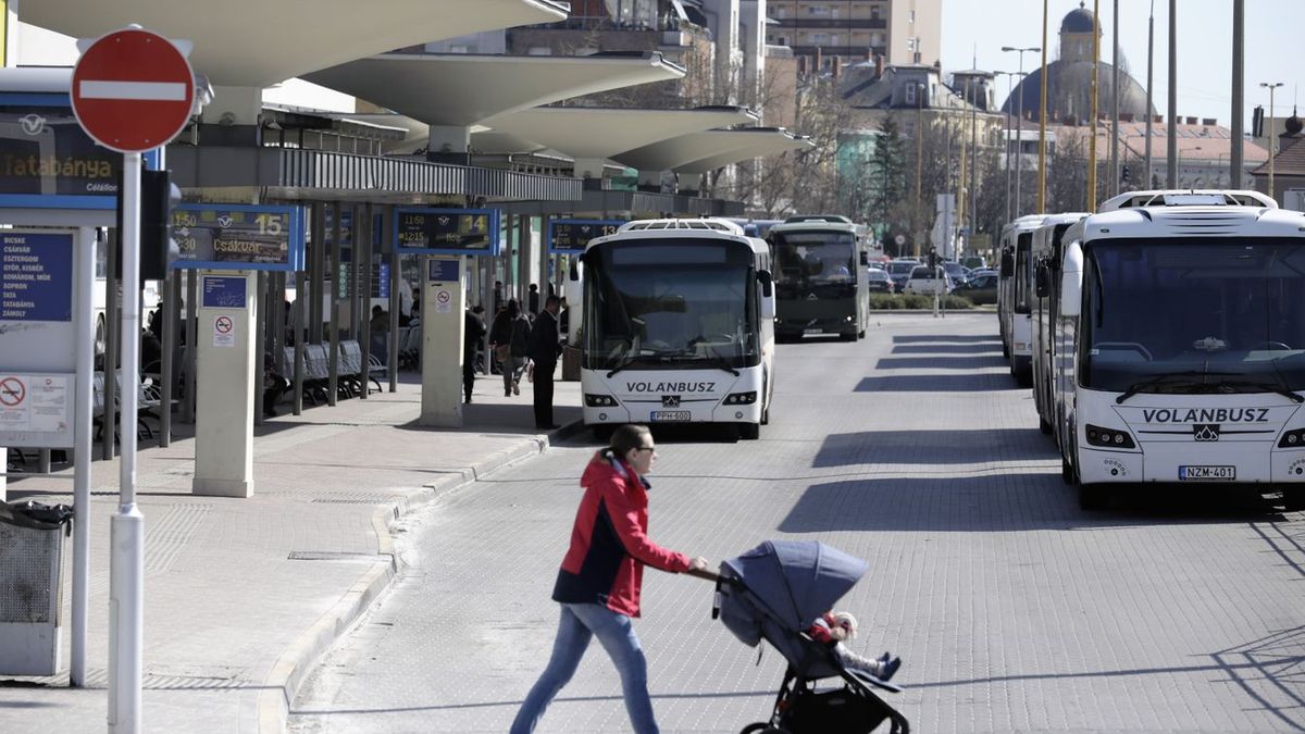 Totális káosz a fehérvári buszpályaudvaron.