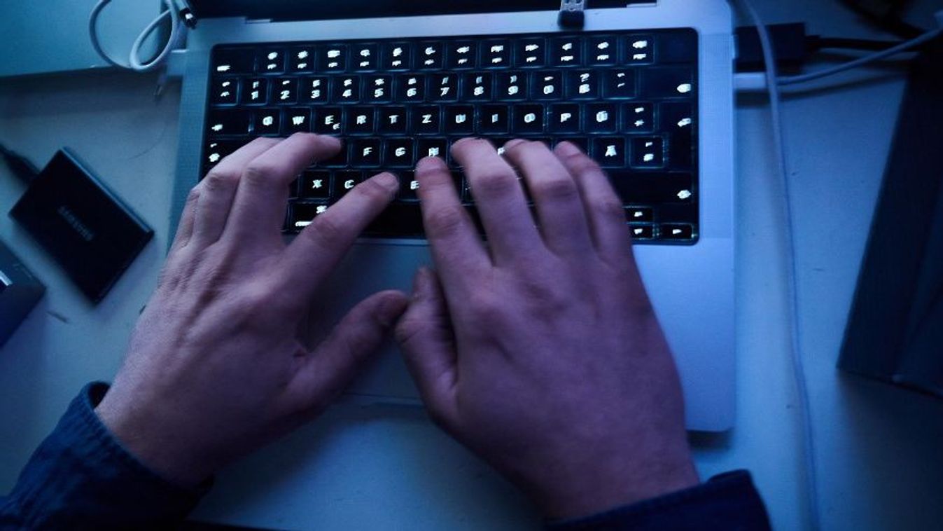 Gyermekpornográf felvételek tízezreit szerezte be egy férfi, ezt a büntetést kérték rá