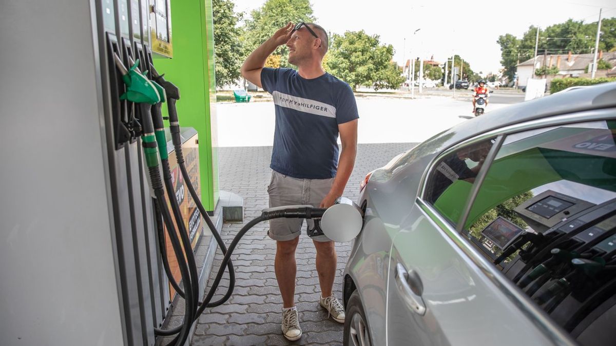 A kedvezőtlen előjelek ellenére nincs drasztikus áramemelés a magyarországi benzinkutakon, sőt... Mutatjuk, mennyi az annyi az üzemanyagárakkal kapcsolatban