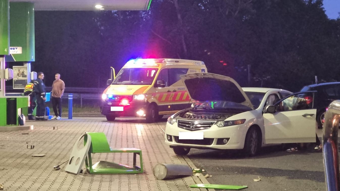 Benzinkútnak csapódott az autós az M7-esen