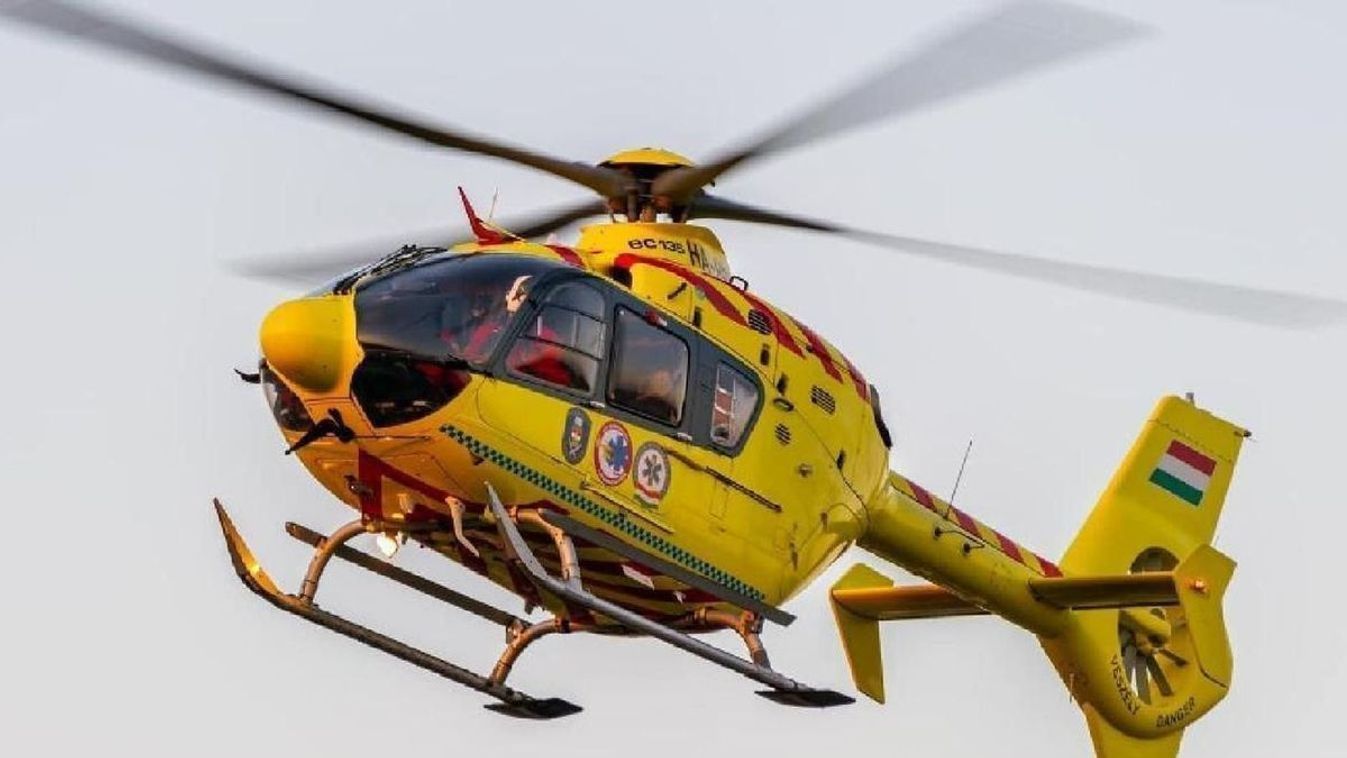 Mentőhelikopter landolt egy gyár telephelyén, riasztó baleset történt
