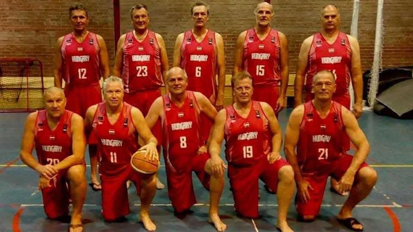 A Tóvárosi Általános Iskolában pattogtatnak a senior kosarasok
