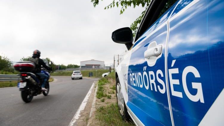 Alig, hogy véget Tour de Hongrie kerékpárverseny, ismét célkeresztben a két kerekűek. Fókuszban a védőfelszerelések ellenőrzése. Rendőrségi razzia kezdődik!