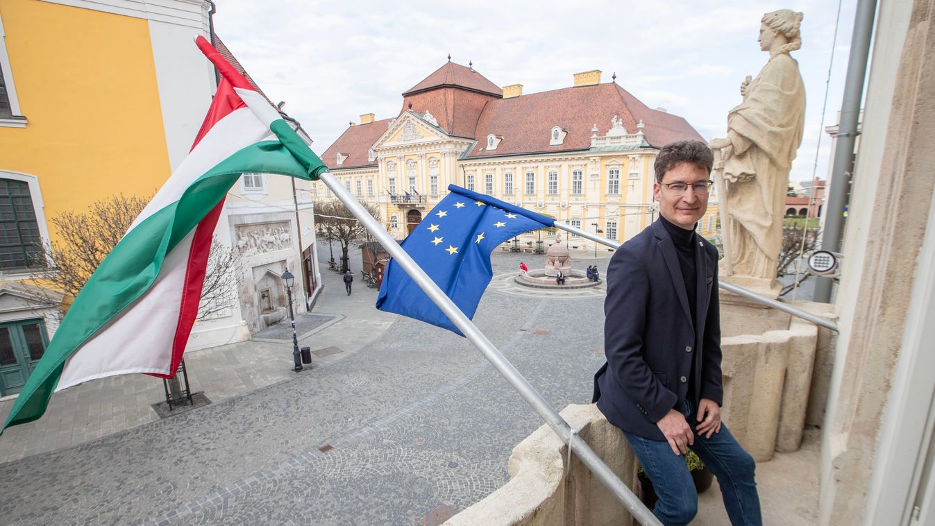 Új teret alakítanak ki Székesfehérvár belvárosában - fotókkal
