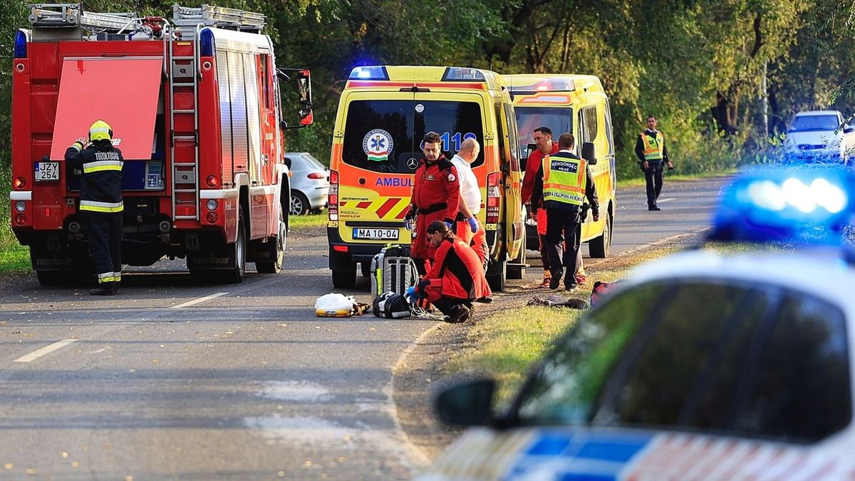 Mi történhetett? A jelzés szerint egy lakókocsiban csaptak fel a lángok délután Adonyban. Hatóságok siettek a tűzesethez.