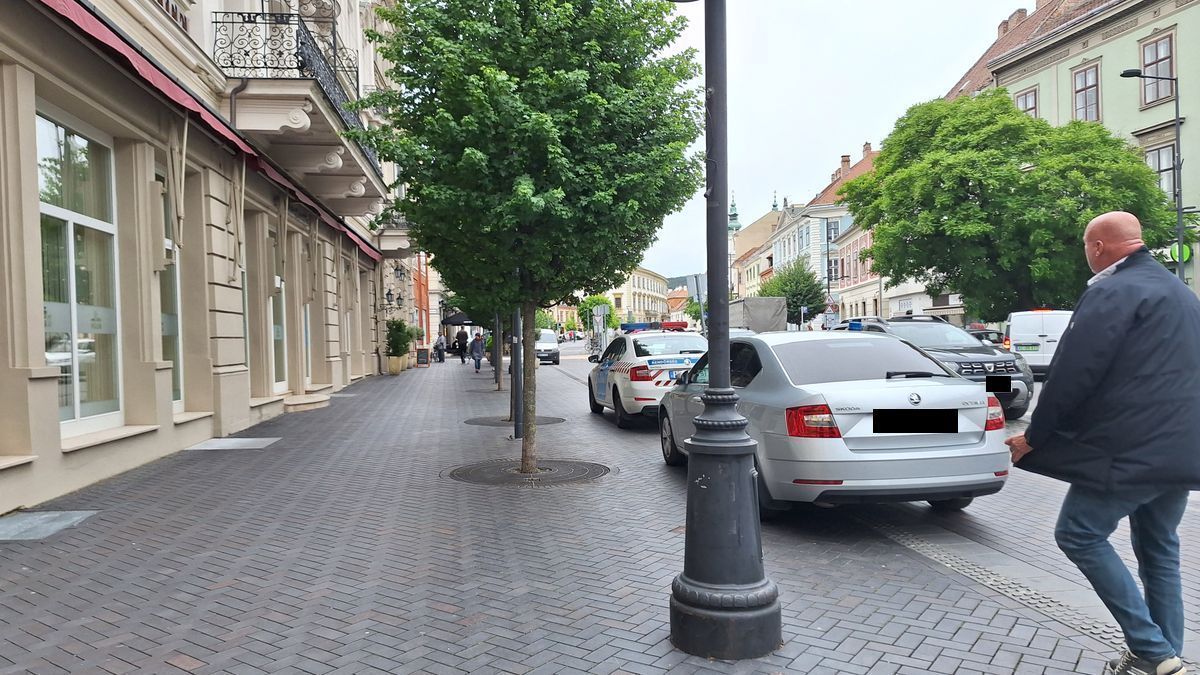 A rendőrségi intézkedés közben rosszul lett és már hiába próbálták újraéleszteni, meghalt a pénzhamisítás bűntett elkövetésének gyanúsított férfi.