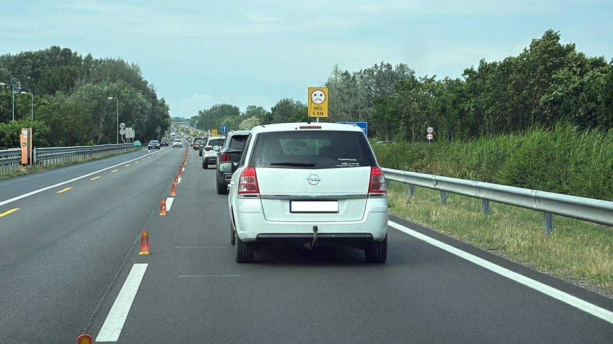 Torlódás alakult ki M7-esen. Olvasónk jelentése szerint 20-30 perces többletidővel kell számolni. 