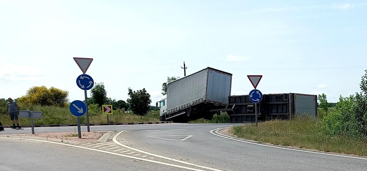Sokkoló jelenetek az utakon. Ezt a hetet sem úsztuk meg súlyos balesetek és tragédia nélkül. A mentőhelikoptert is több helyszínre riasztották.