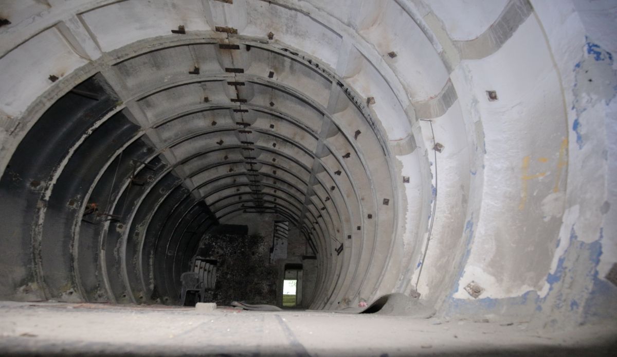 Néha veszélyes műfaj az urbex – lábunk elé nézni kötelező –, de a kincskeresés, a kincsvadászás mindenért kárpótol. Szovjet katonai bunkerban jártunk.