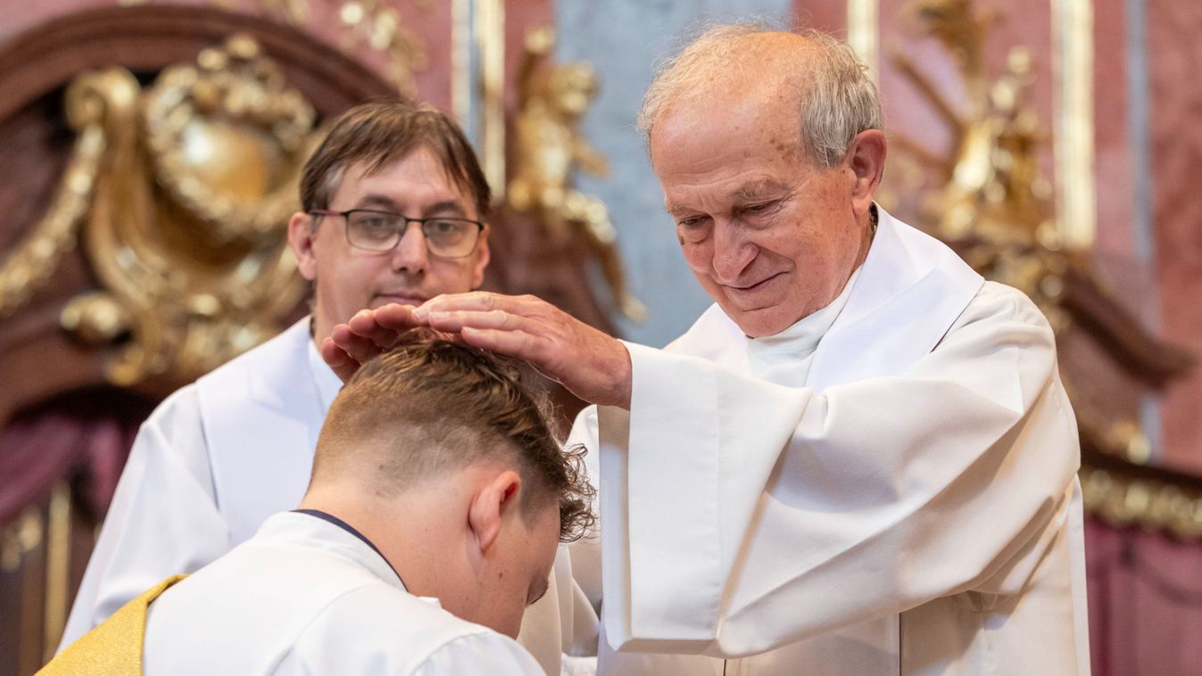 Papszentelést tartottak a székesegyházban