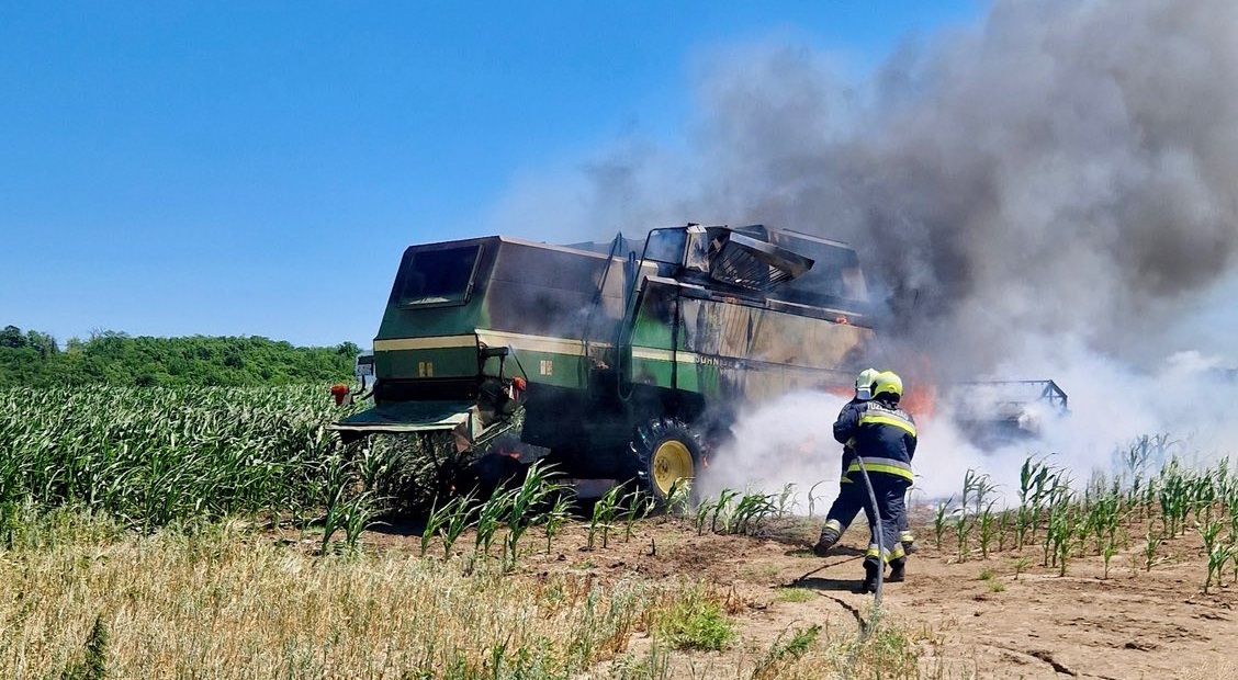 Teljes sokk! Újabb hulladék udvarban keletkezett tűz, valamint motoros baleseteknél is helyt kellett állniuk a rendőrség, a menő és tűzoltóság munkatársainak.