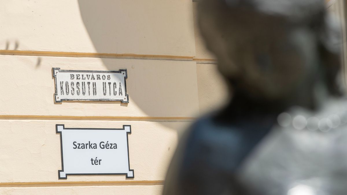 Nem akárkiről nevezték el Székesfehérvár új terét (galéria)