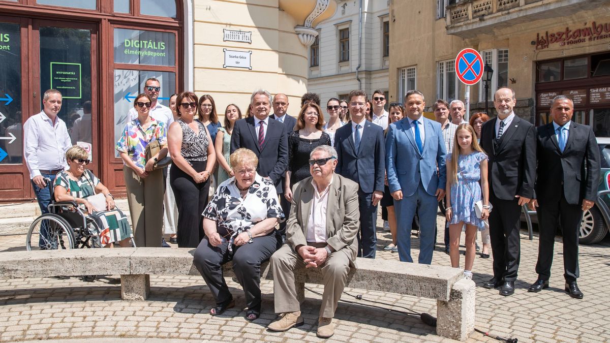 Teret neveztek el Szarka Gézáról a város szívében. Székesfehérvár így tiszteleg a pedagógus és író példás életútja előtt, aki mindig hű maradt elveihez.