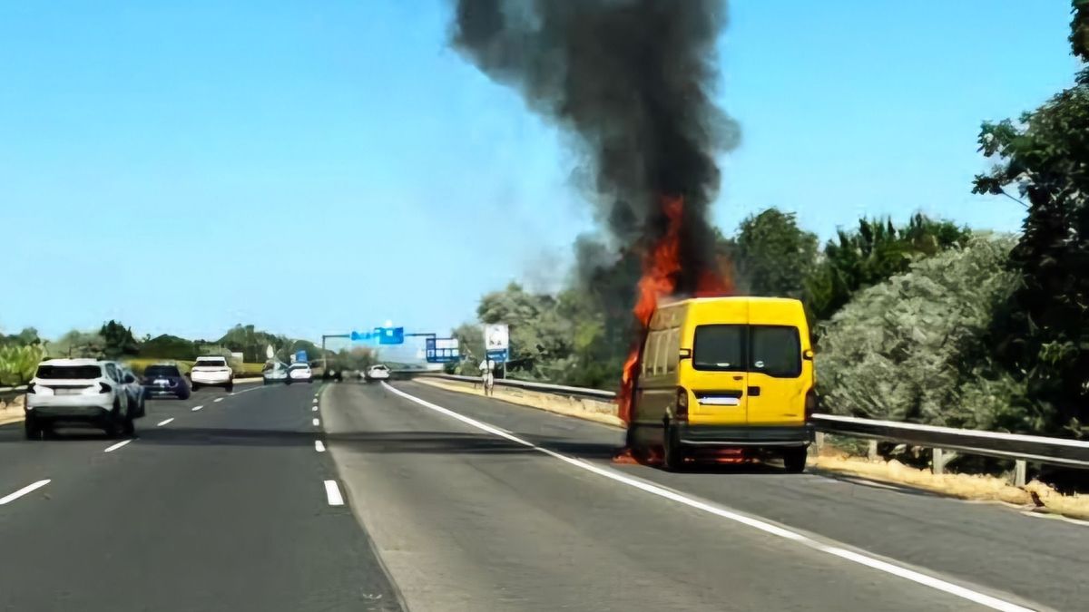 Feszült pillanatok: lángokban állt az M7-es, valahol mentőhelikoptert szállt le – helyszíni fotók
