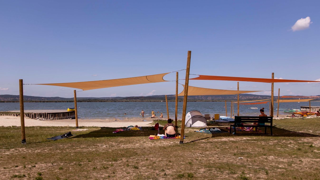 Ennyiért csobbanhatunk idén a Velencei-tónál – itt a 2025-ös nagy strandbelépő-körkép