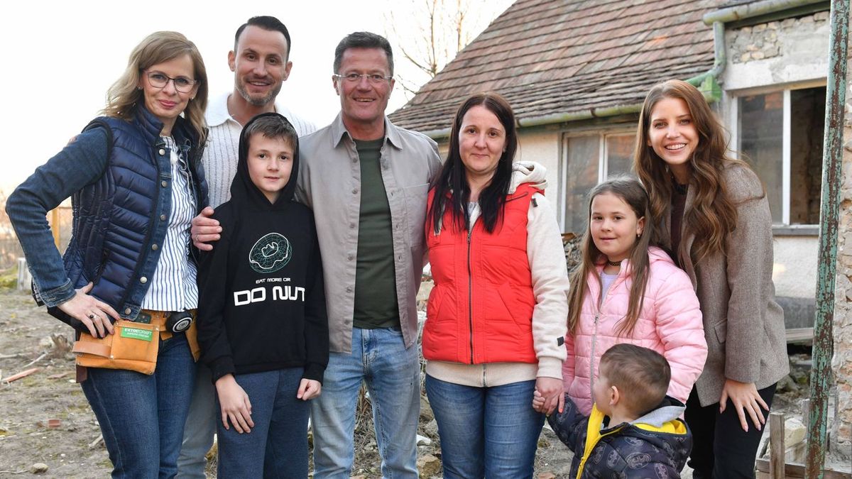 Új élet kezdődött a nehéz sorsú Fejér megyei családnak: végre átléphették új otthonuk küszöbét. Ezt még az TV2 Újratervezés stábja sem bírta könnyek nélkül.