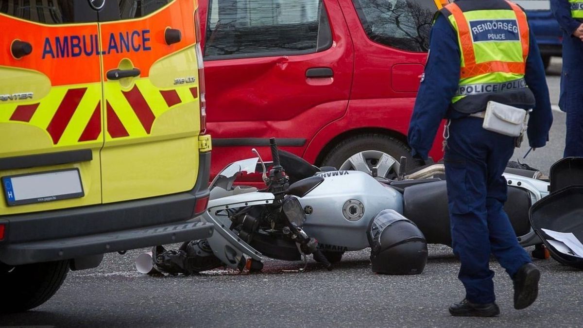 Reméljük nem történt nagyobb baj. Két jármű Pusztaszabolcsnál, míg egy motoros Bodajk belterületén balesetezett. Mentő érkezett a helyszínre.
