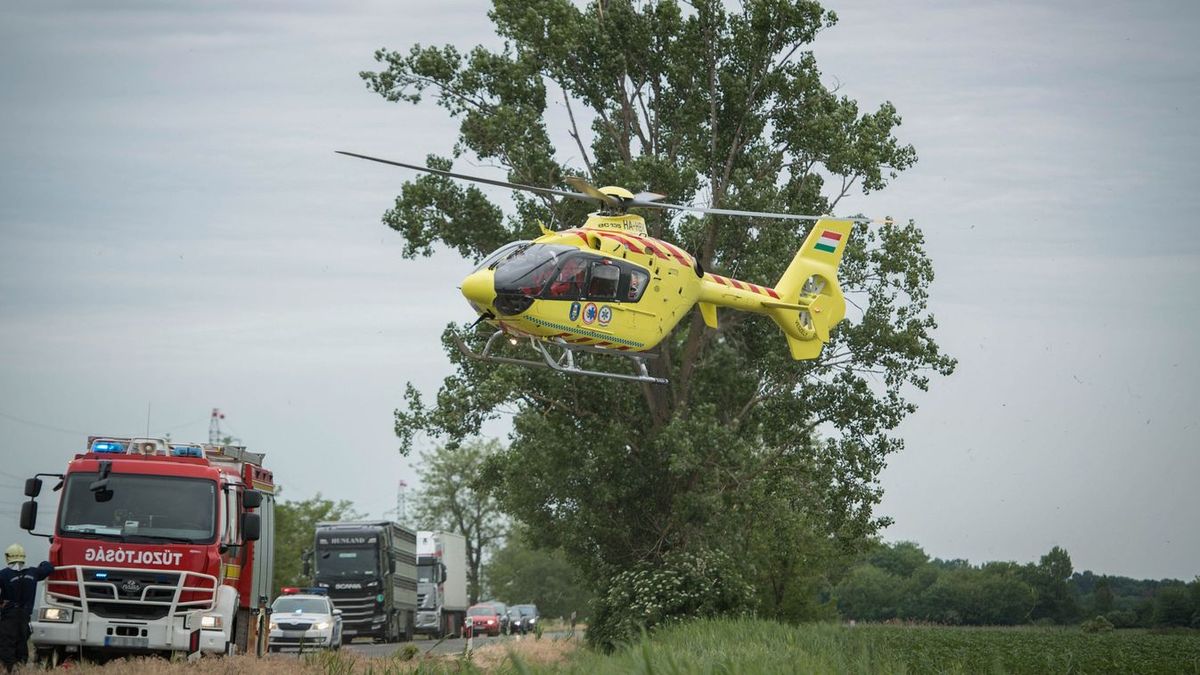 Áll a forgalom az M1-esen a hatalmas baleset miatt. Aki teheti kerüljön az 1-es főút felé. Mentő, tűzoltó és rendőrség is a helyszínen.