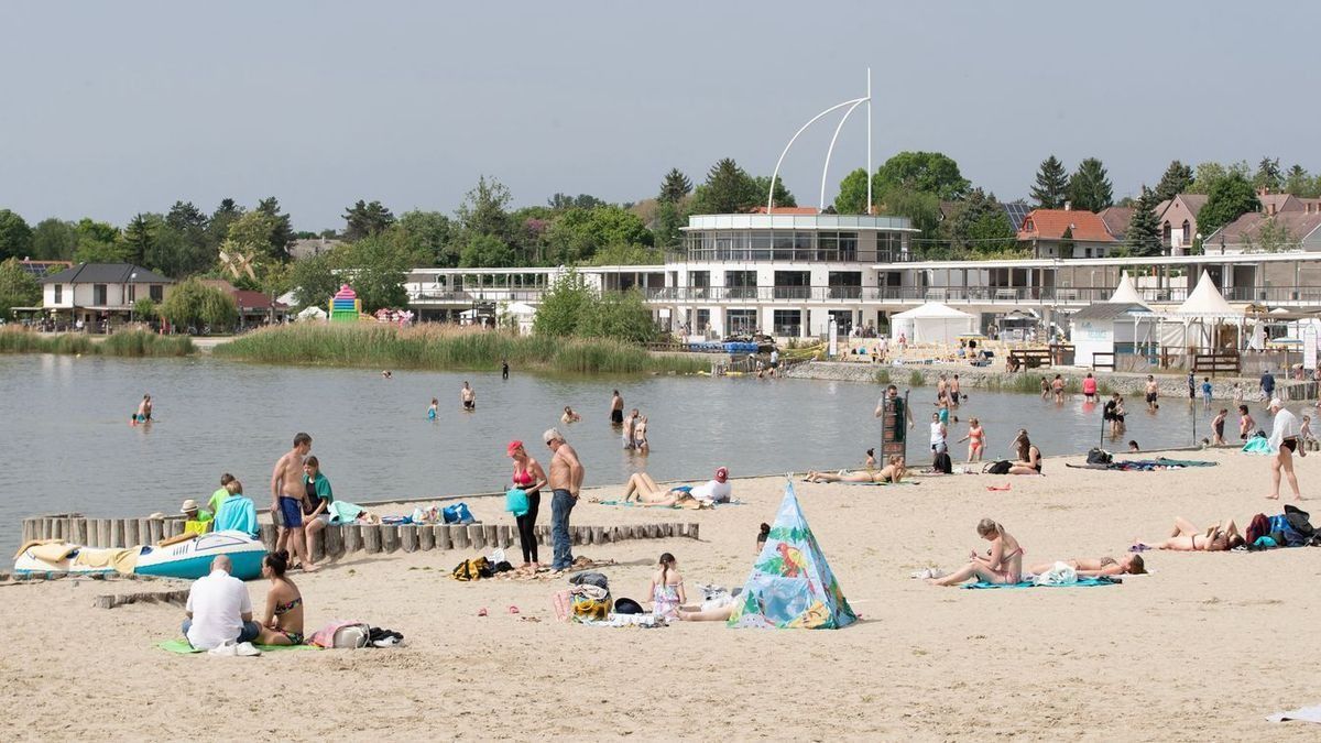 Minden adott egy fejethetetlen strandoláshoz a Velencei-tónál. Hoztunk egy kis helyzetképet, vízhőmérséklet, strandbelépők, mutatjuk!