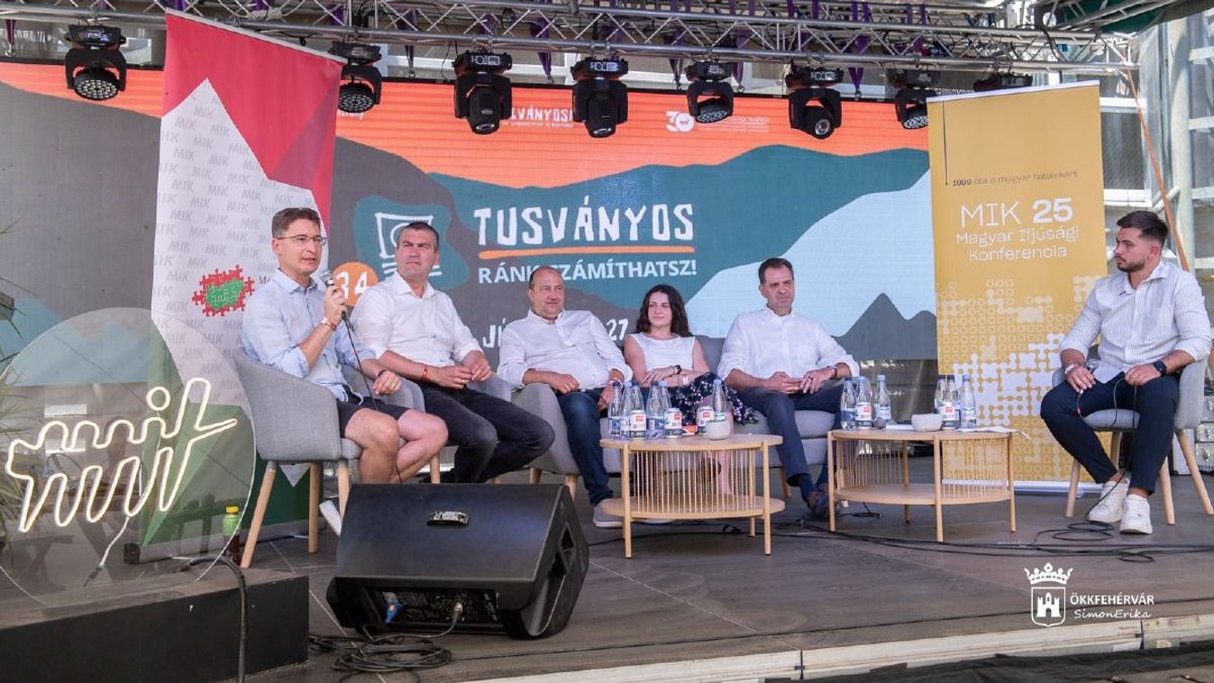 Bulinegyed vagy élhető város? Cser-Palkovics András Tusnádfürdőn járt