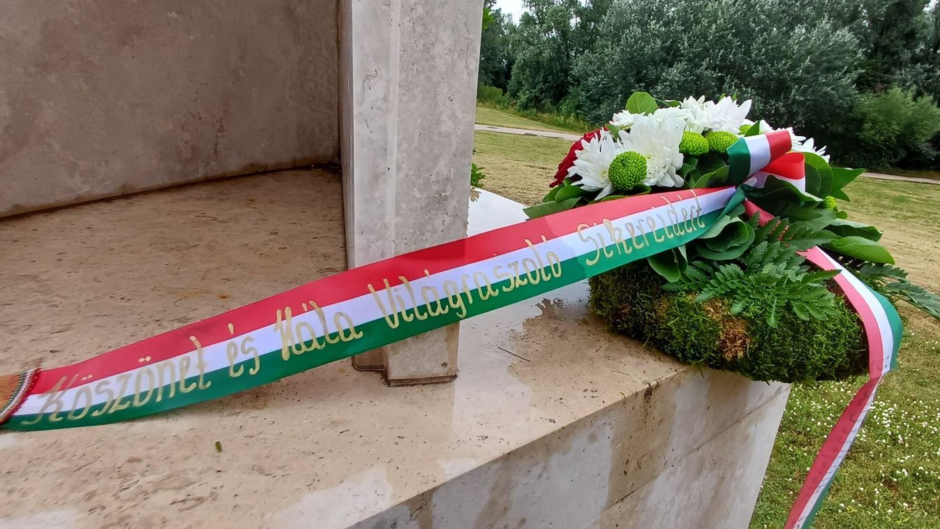 Egy világsztár vívóra emlékeztek...