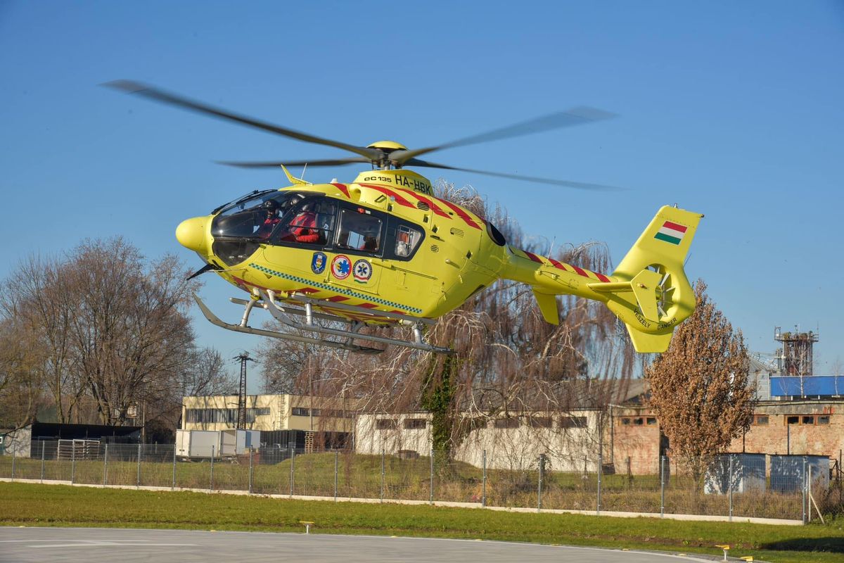Hiába érkezett mentőhelikopter az áramütést elszenvedett férfihoz, az újraélesztési kísérlete ellenére nem tudták megmenteni a bakonycsernyei férfit.