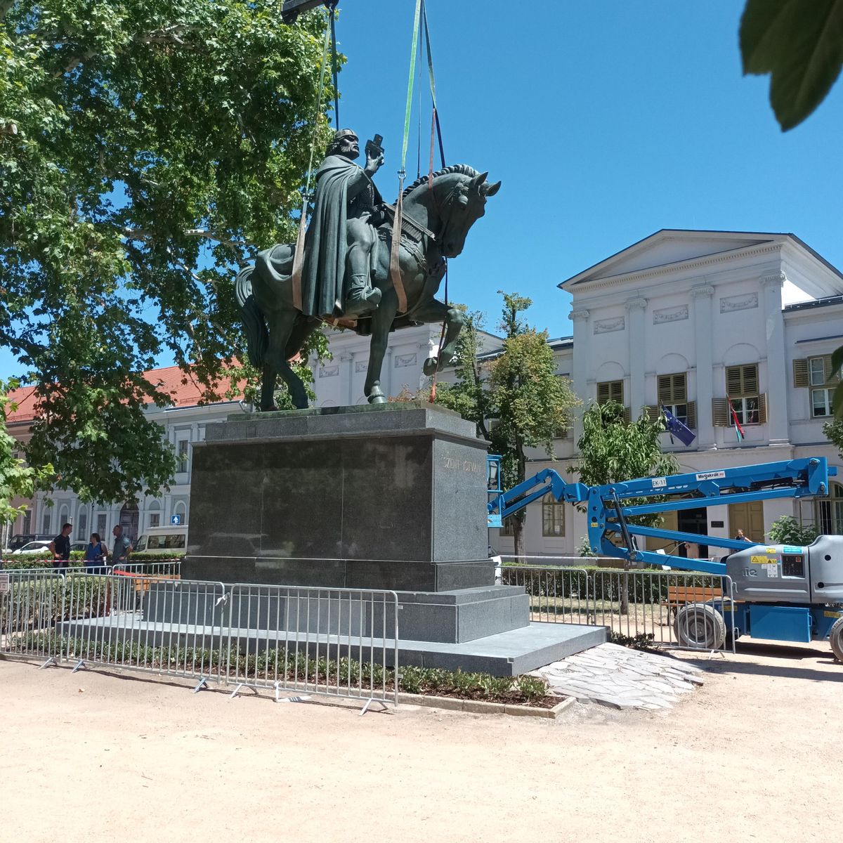 Szent István-lovasszobor