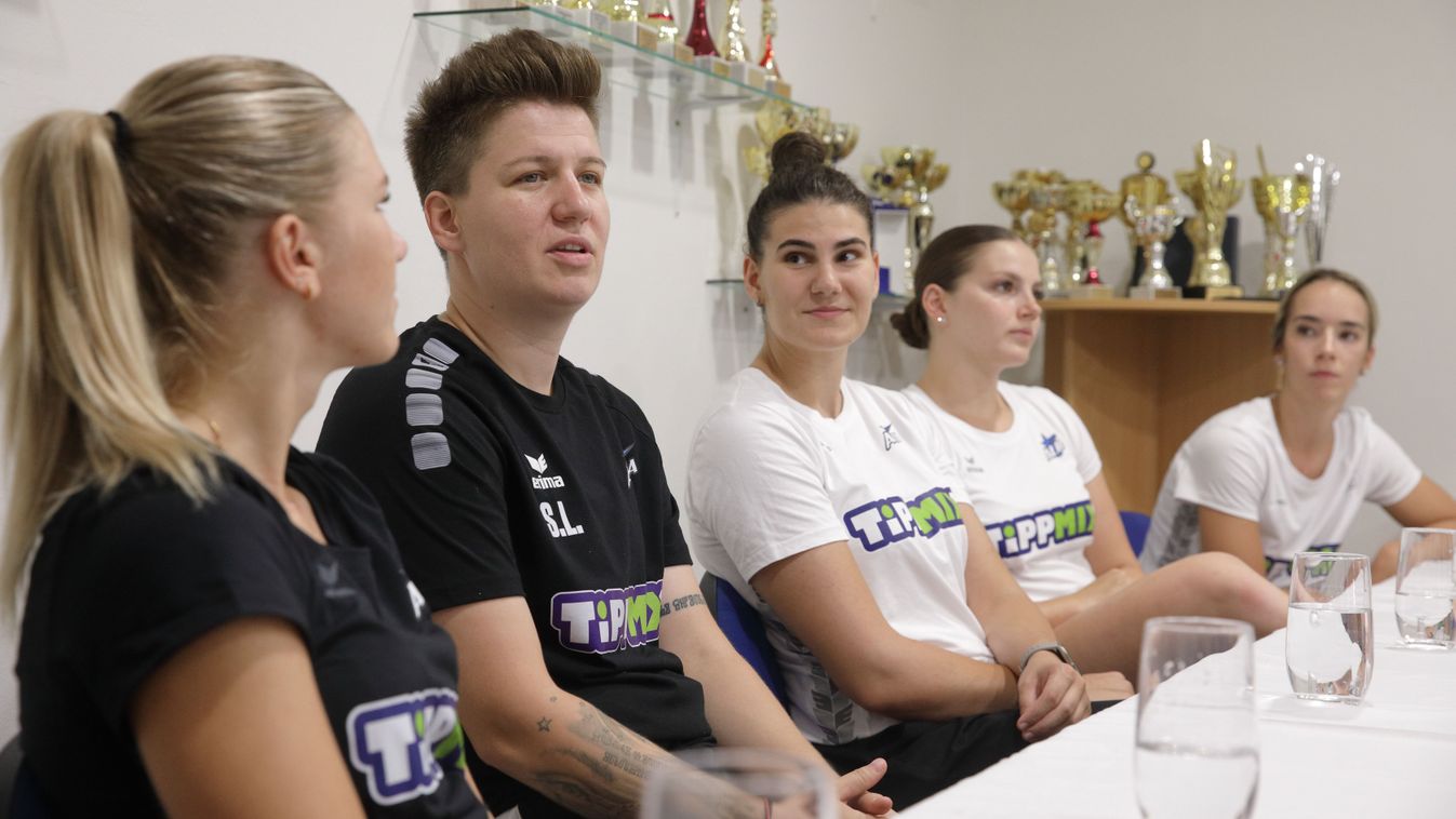 Nevetéstől volt hangos az Alba Fehérvár KC szurkolói ankétja – galéria