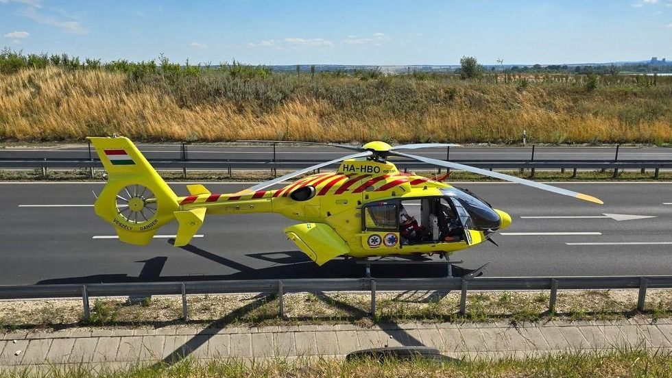 Illusztráció: A baleset következtében súlyos sérülést szenvedő idős férfihoz mentőhelikopter érkezett.