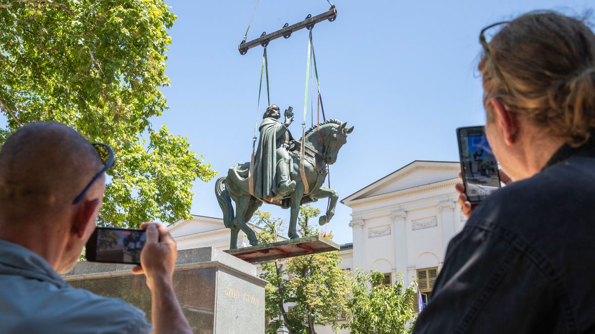 Elkészült a székesfehérvári Szent István-lovasszobor