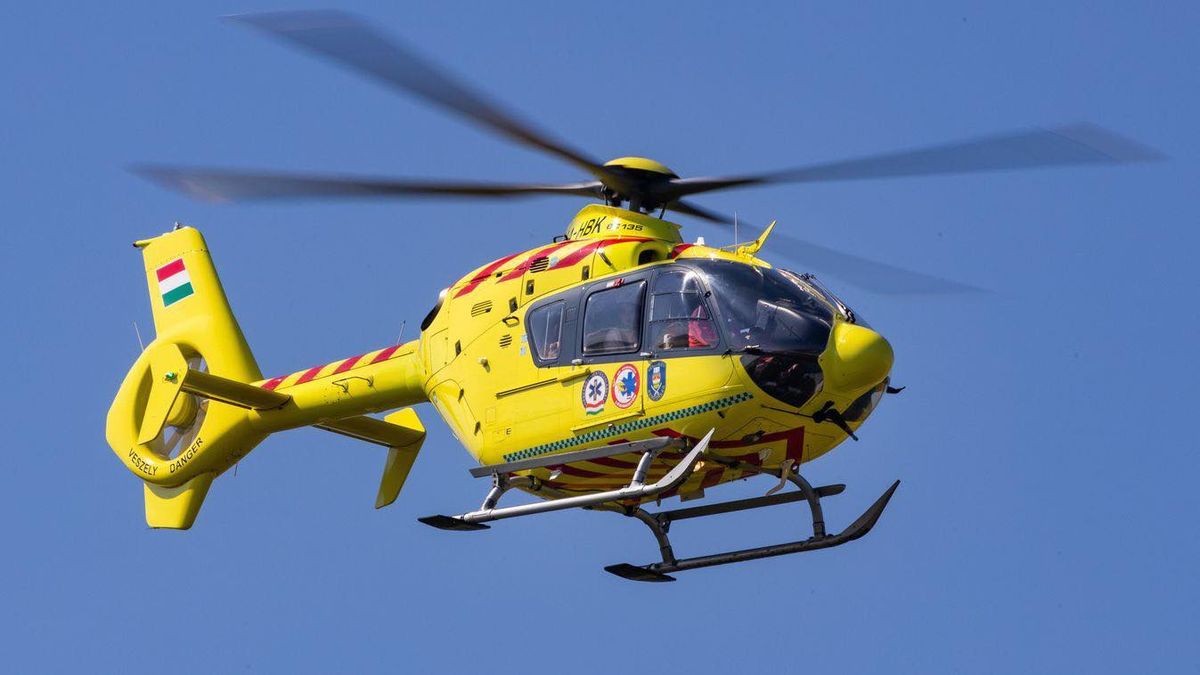 Mentőhelikoptert is riasztottak az M1-es autópályán történt balesethez, amelyben három autó is érintett. Lezárták az érintett sztrádaszakaszt!