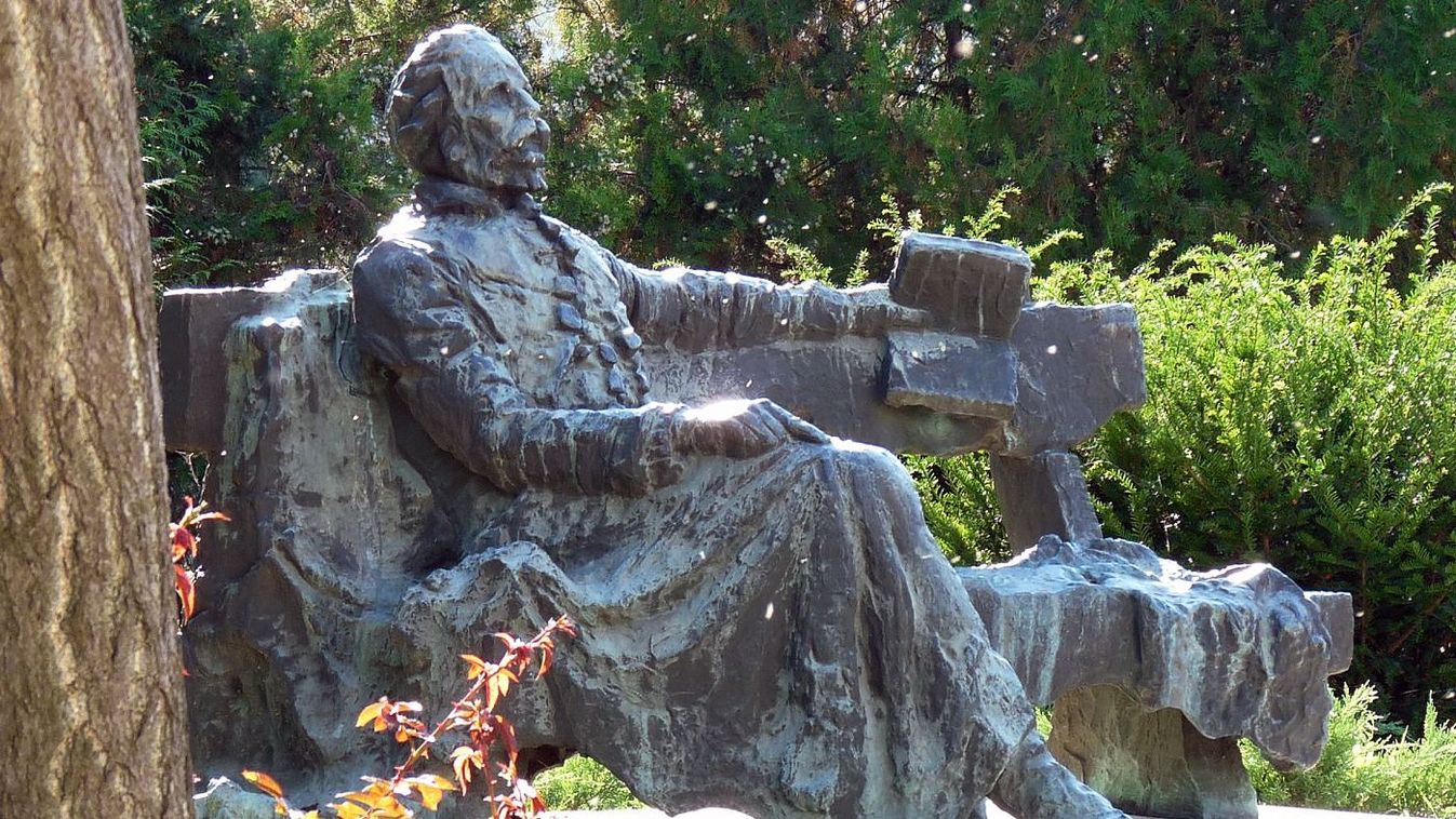 Eötvös Józsefre emlékeznek Ercsiben