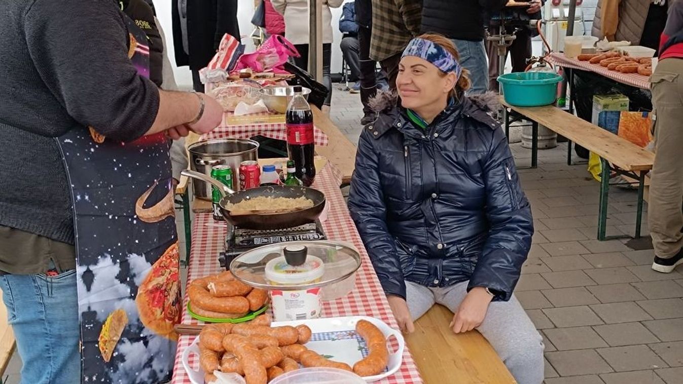 Sült a kolbász a pentelei Mondbach-kúriában – mutatjuk, kik vitték a prímet Kép