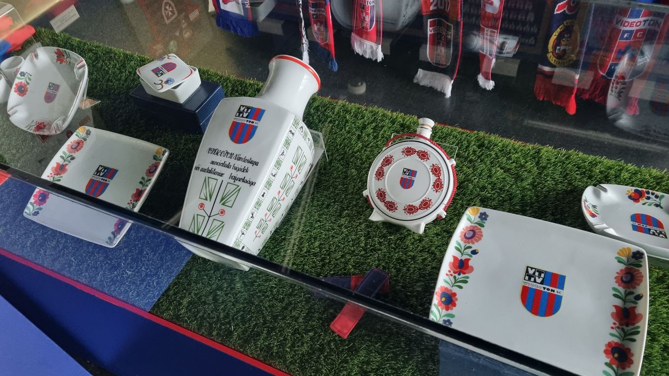 Klönleges porcelánok a Sóstói Stadionban