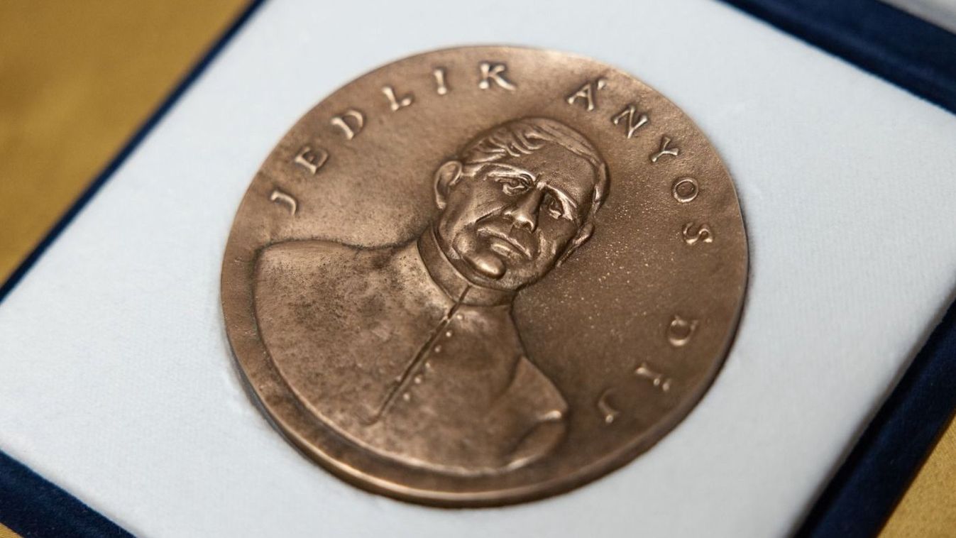 Újabb elismerést kapott a Fejér vármegyei Nobel-díjas