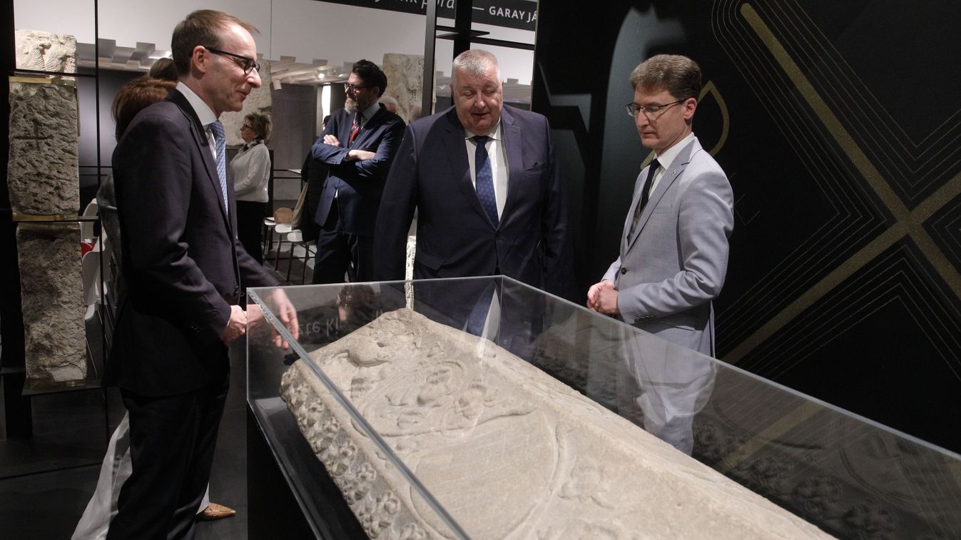 700 éves királyi emlék érkezett Fehérvárra: bemutatták Tössi Boldog Erzsébet...