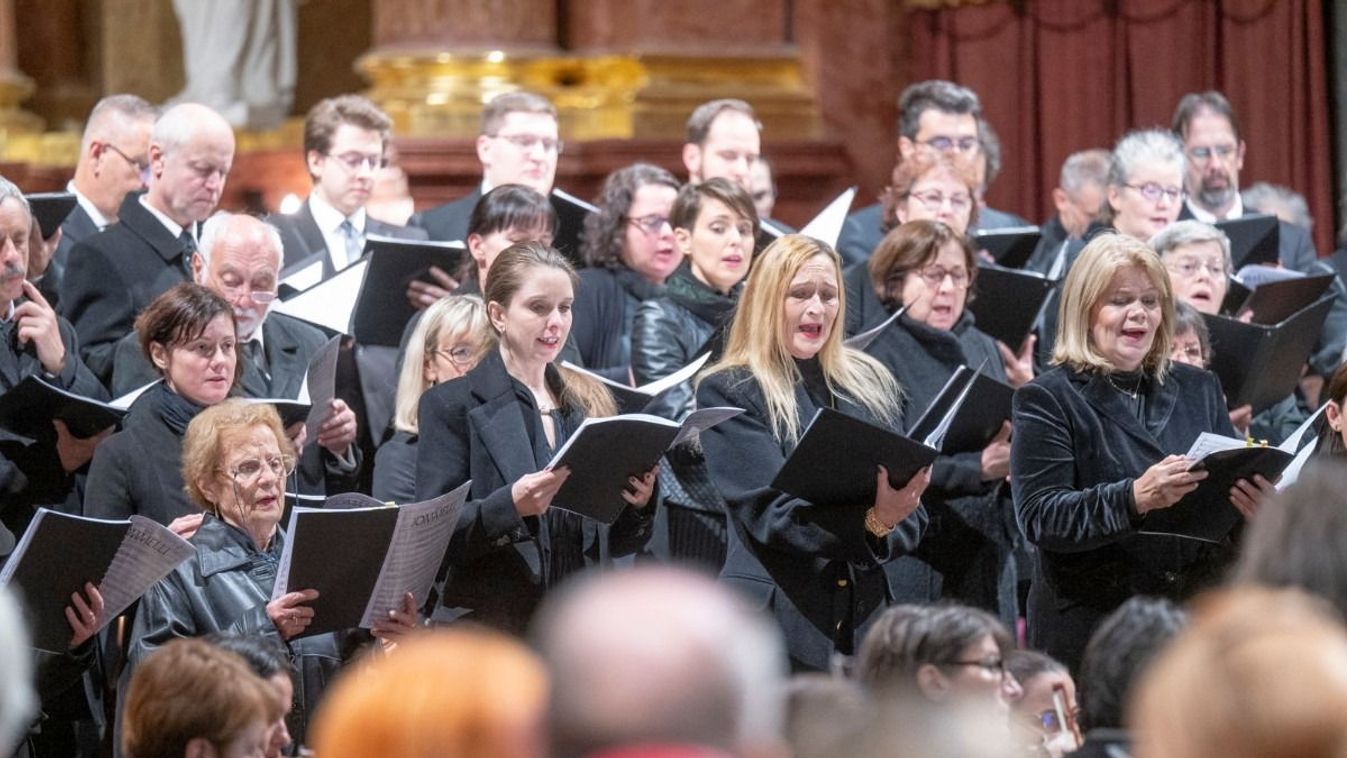 Tárlatvezetés és kóruskoncert Székesfehérváron