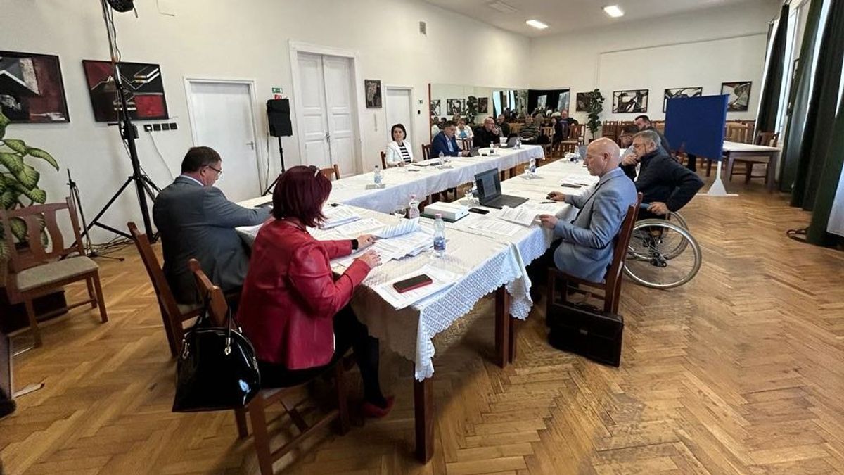 Enying politikai válság: reagált a polgármester a testület feloszlatására
