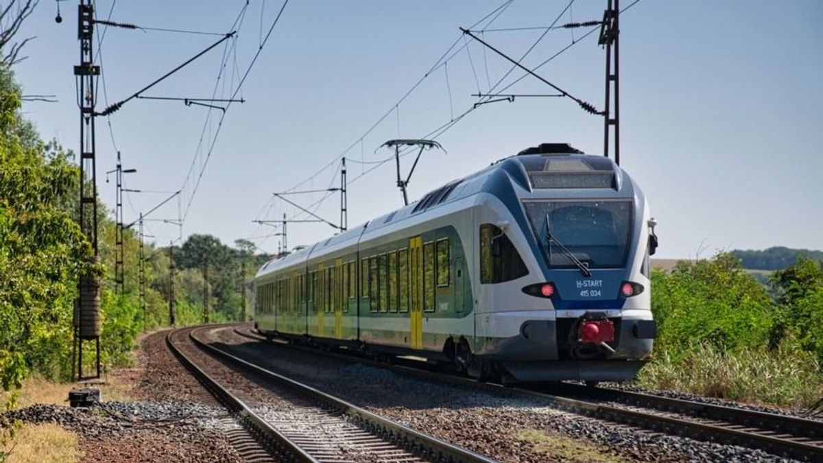 A rendkívüli vasúti utasforgalom miatt mentesítő buszok indulnak Székesfehérvárról Zamárdiba