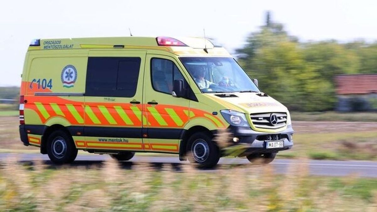 Teljes lezárás a 81-es főúton, miután négyes karambol történt