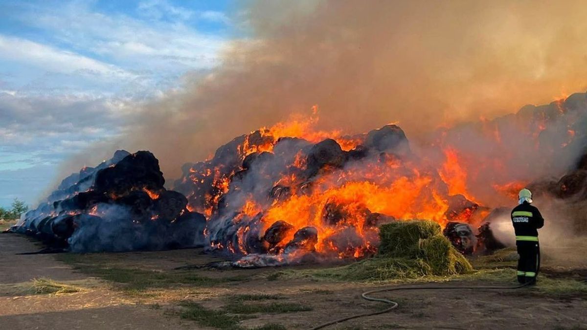 Kívülről épnek látszik, belül mégis izzhat a szénabála