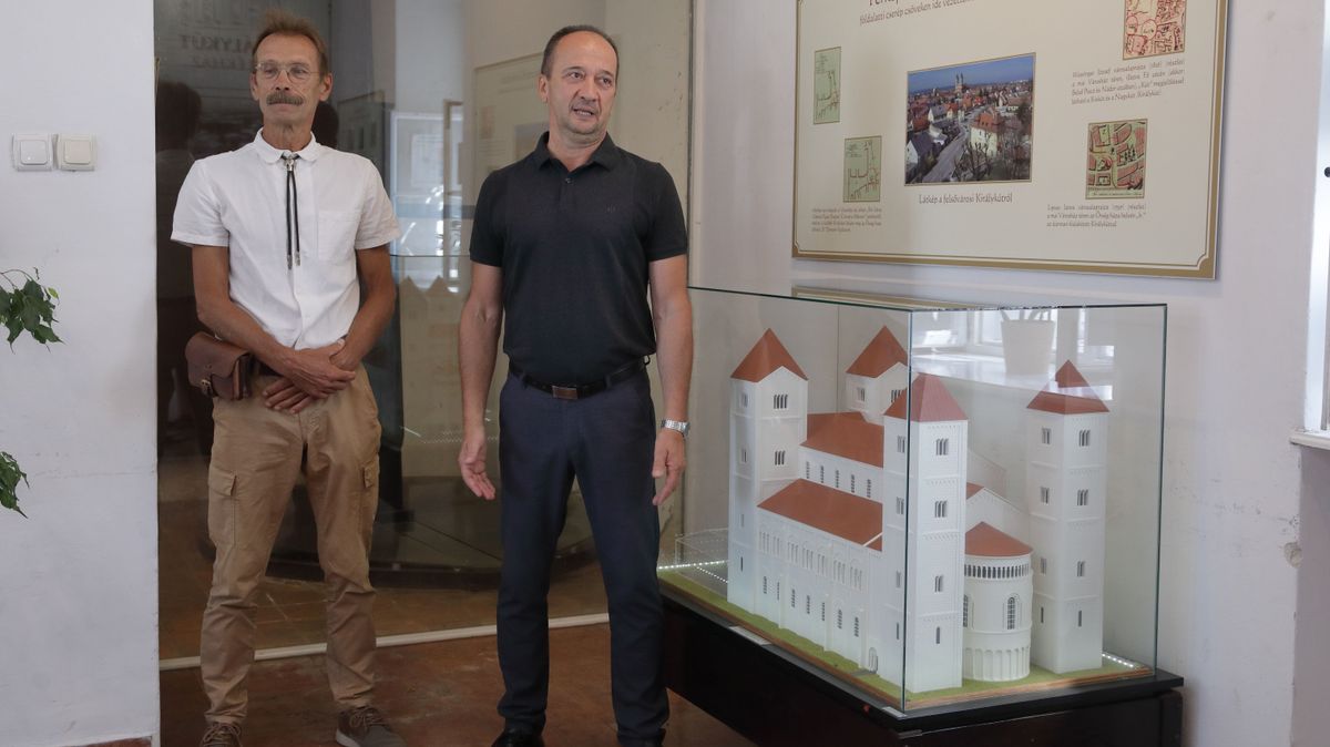 Lenyűgöző történelmi kincs érkezett Székesfehérvárra (galéria, videó)