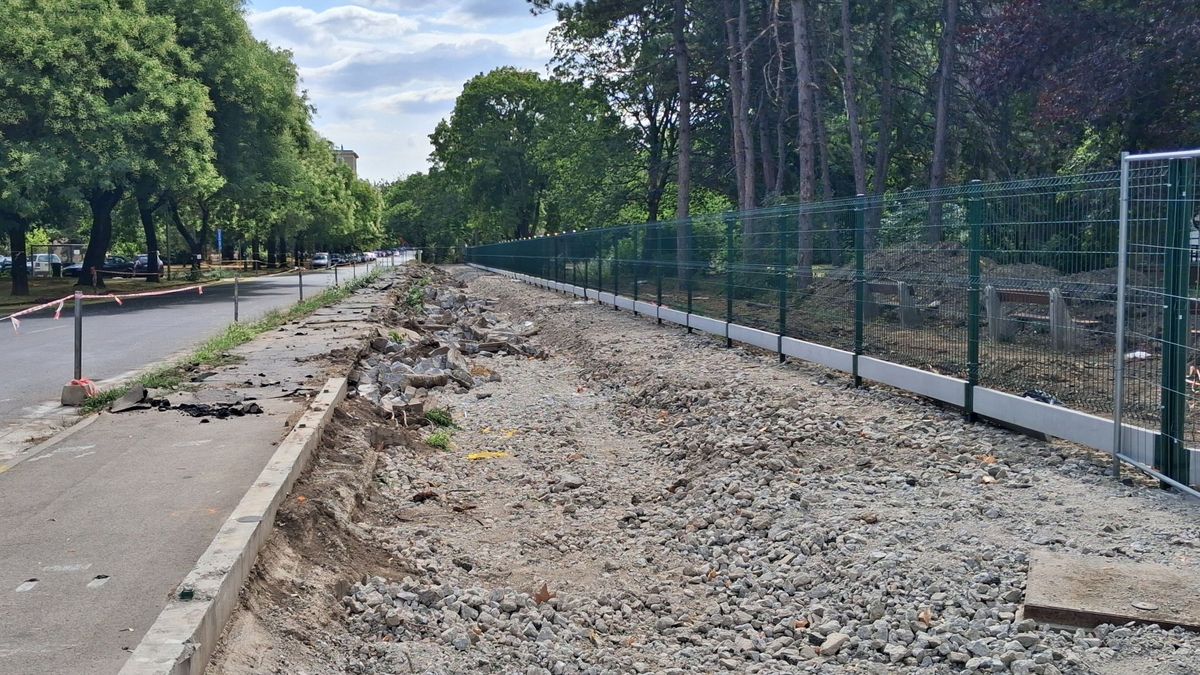 Határidő előtt átadhatják az új parkolókat a kórháznál
