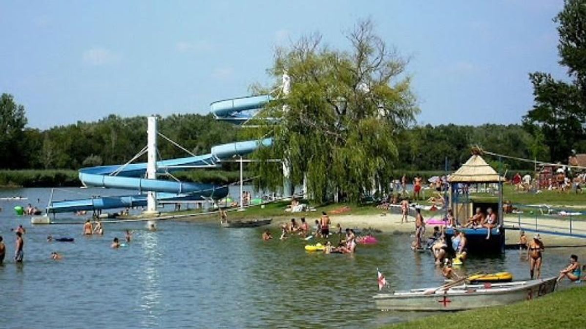 Nem áll meg a strandbezárási hullám: újabb népszerű fürdőhelyet zártak le