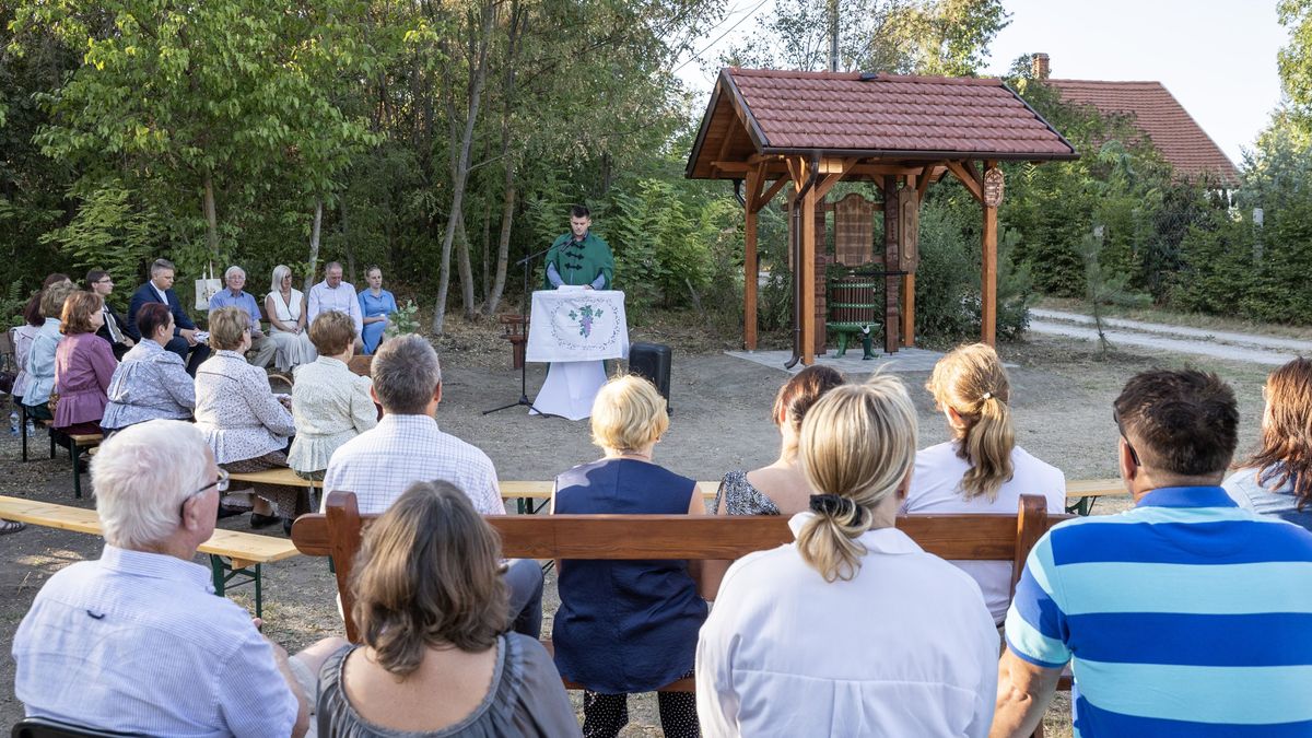 Új emlékhely őrzi a múltat: különleges emlékmű avatás volt (galéria)