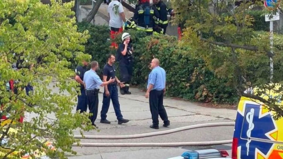 Hetedik emeleti tűz: több mint húsz lakót mentettek ki a rendőrök
