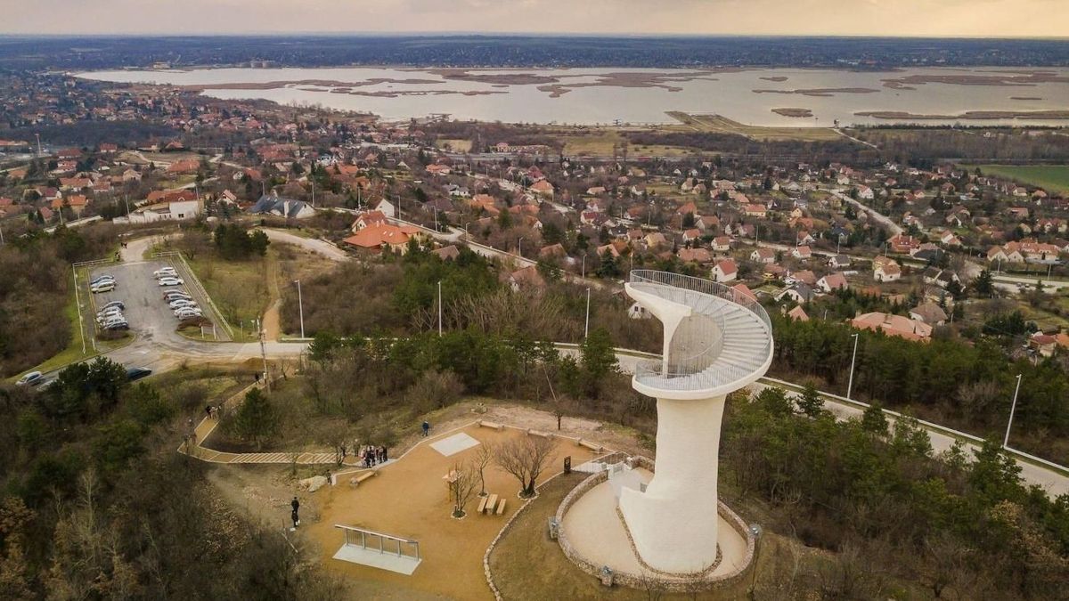 Kihívás a nemzeti ünnepen: Ingyenes félmaraton a Bence-hegyen!