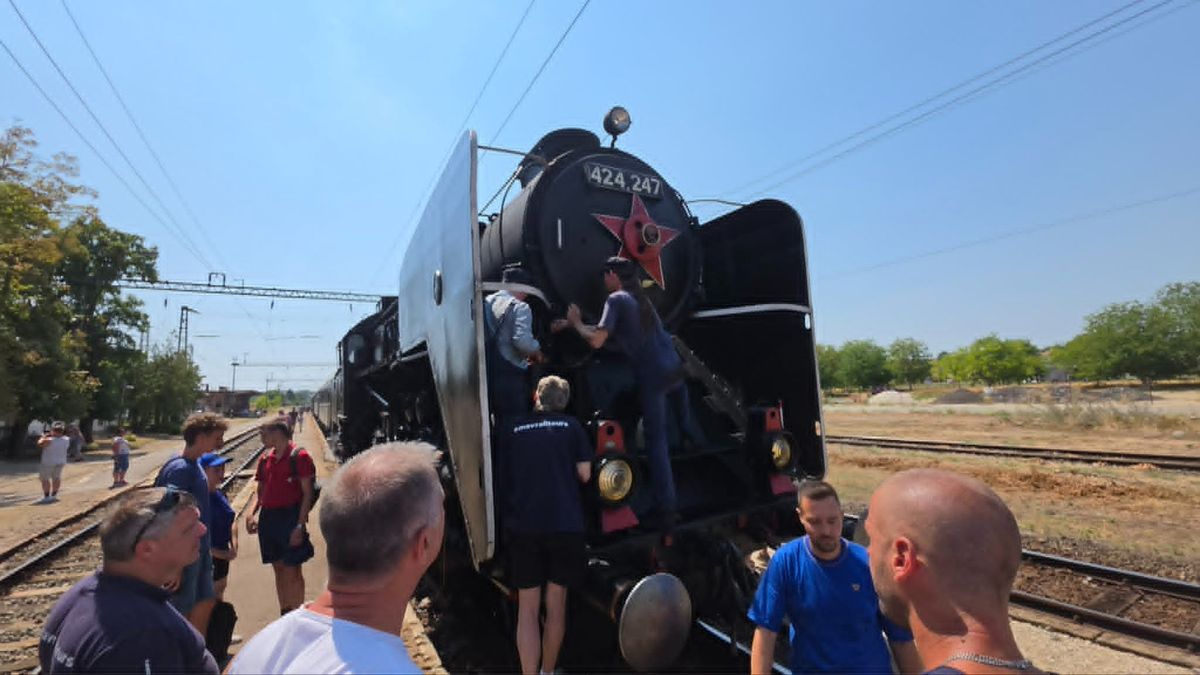 Fotókon és videón a lerobbant gőzös, amit olyan sokan vártak Fejérben